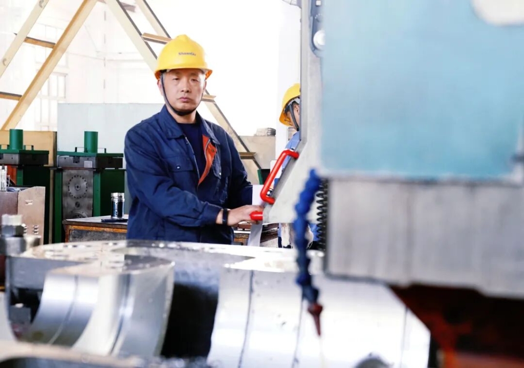 当陕鼓蓝遇见中国红，他们在山海间写就坚守答卷