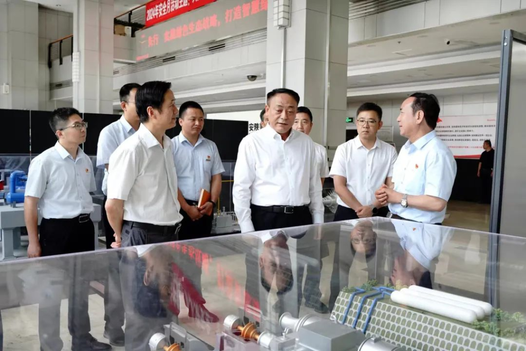 西安市委常委、常务副市长吕来升深入陕鼓调研指导工作